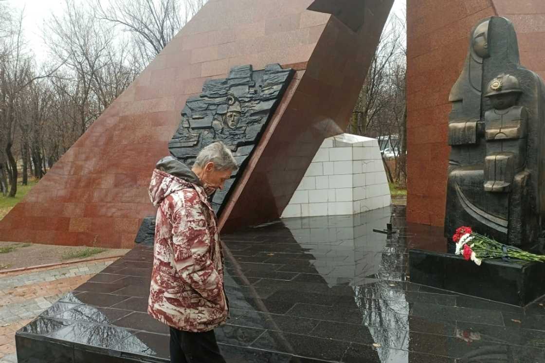 Mourning at the Monument to Dead Miners after at leat 42 miners perished in a fire at ArcelorMittal's Kostenko coal mine Mourning at the Monument to Dead Miners after at leat 42 miners perished in a fire at ArcelorMittal's Kostenko coal mine