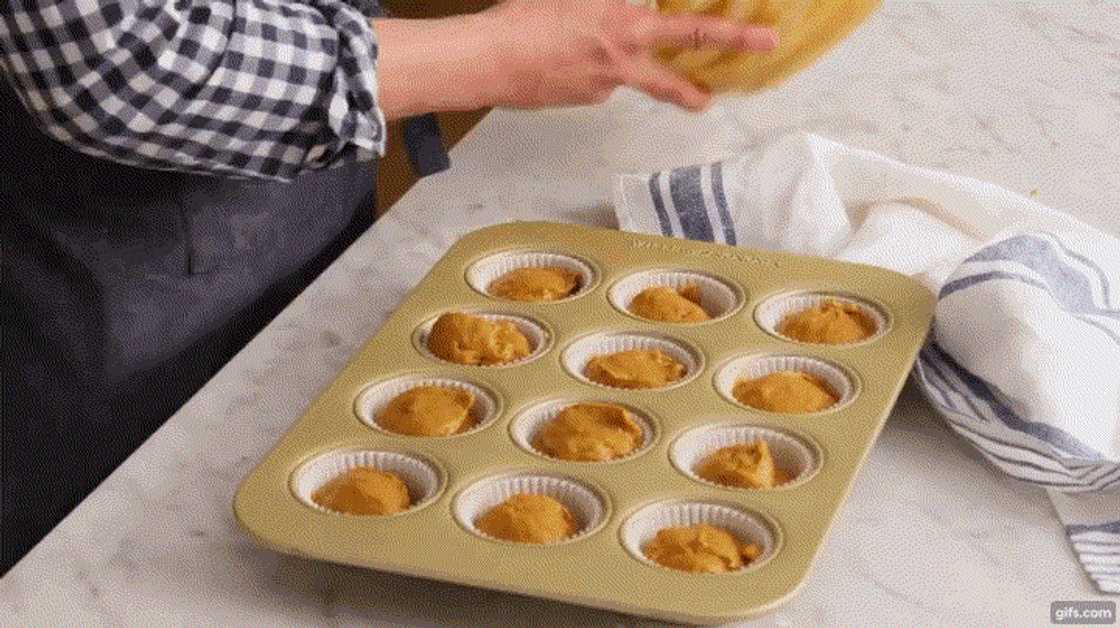 Pampoenkoekies resep met karamel sous. Pampoenkoekies muffin pan.