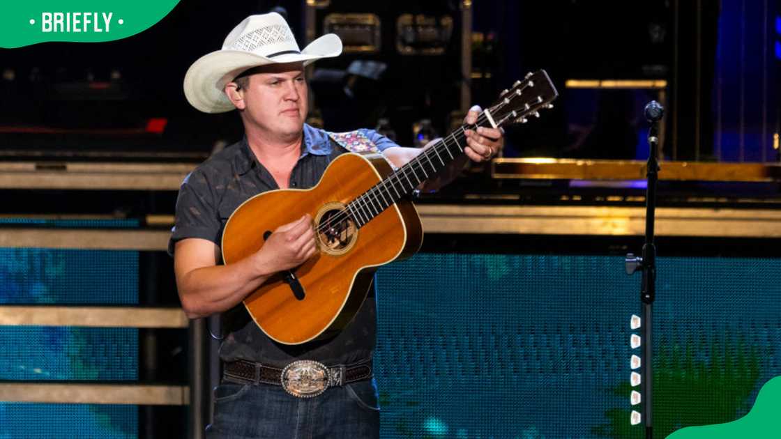 Is Jon Pardi still married?