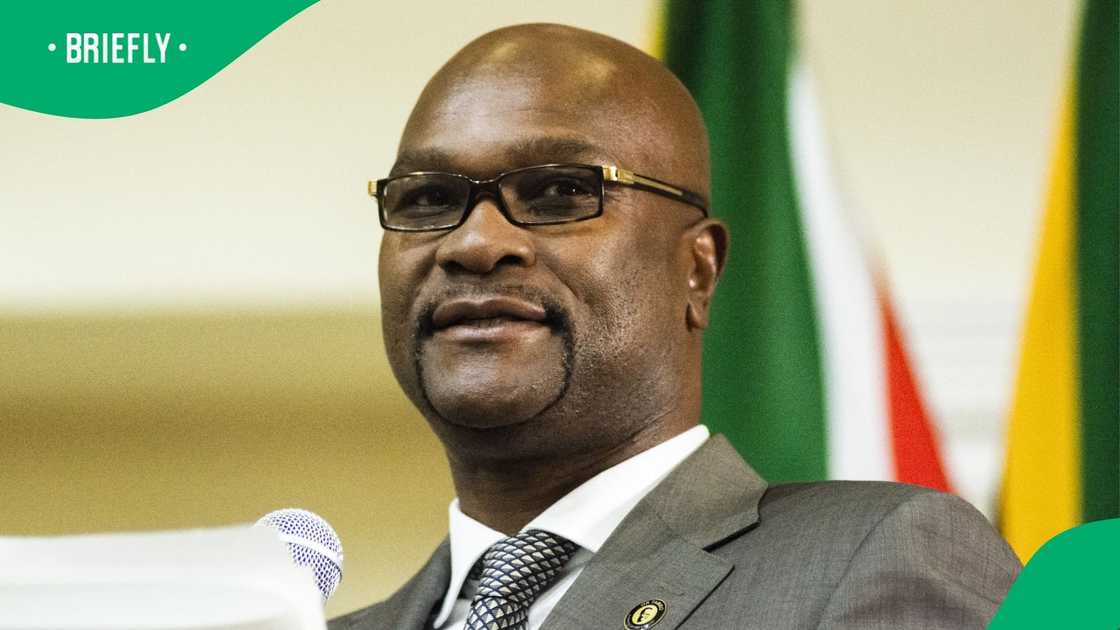 Nathi Mthethwa's family performs ritual at his grave site