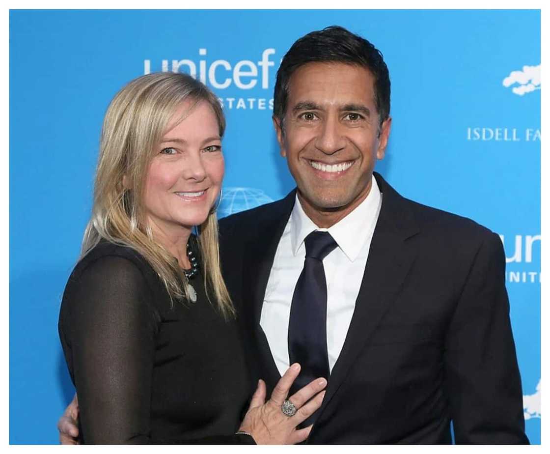 Does Sanjay Gupta have a daughter?