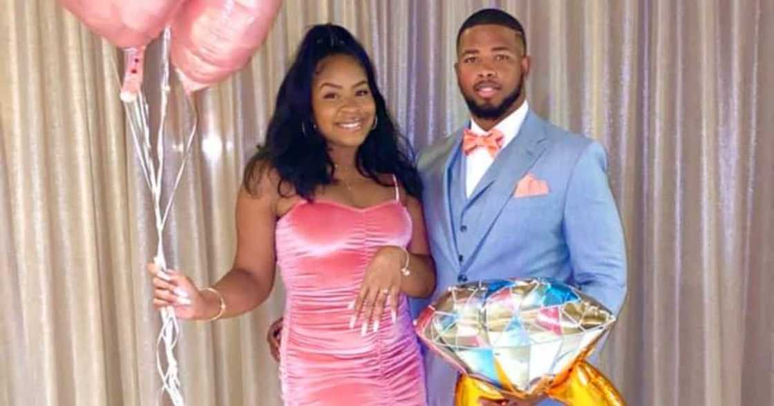 Couple Who Started Talking on Facebook DM Get Engaged After Dating for 1 Year Couple Who Started Talking on Facebook DM Get Engaged After Dating for 1 Year