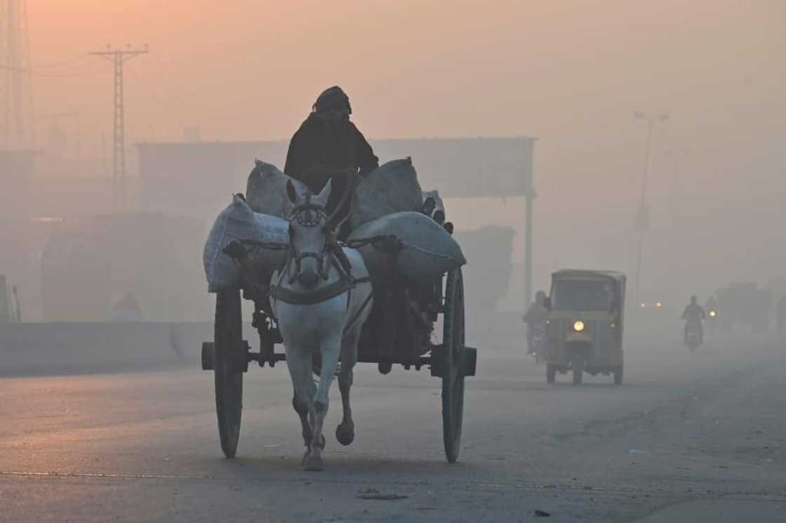 Heavy smog blankets the Pakistan city of Lahore on November 18, 2022