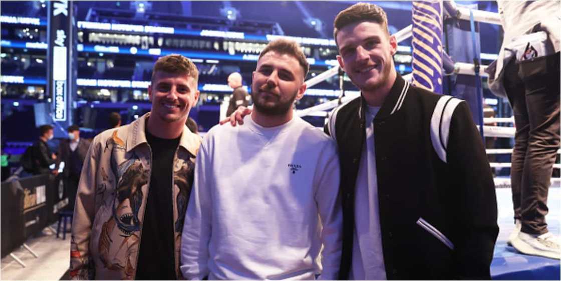 Top Chelsea star who missed game against Man City spotted watching Joshua vs Usyk fight with England teammate