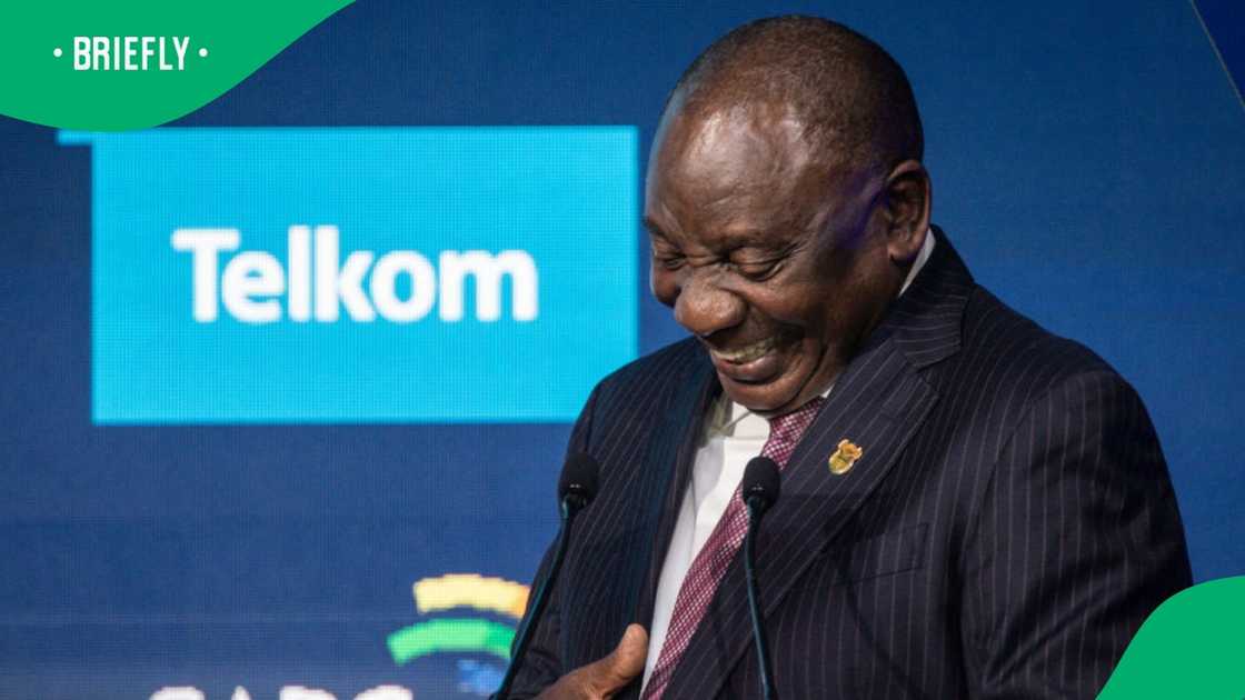 Ramaphosa statue floors SA