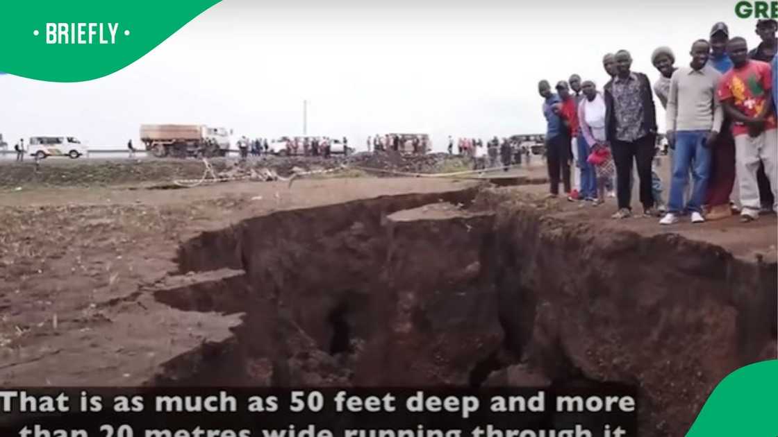 The crack appeared to be 20 meters wide The crack appeared to be 20 meters wide