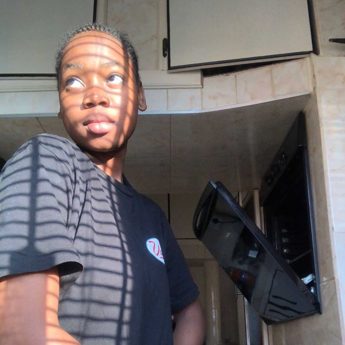 Mzansi went on a debate about kind gestures, and priorities after students with different meals Mzansi went on a debate about kind gestures, and priorities after students with different meals