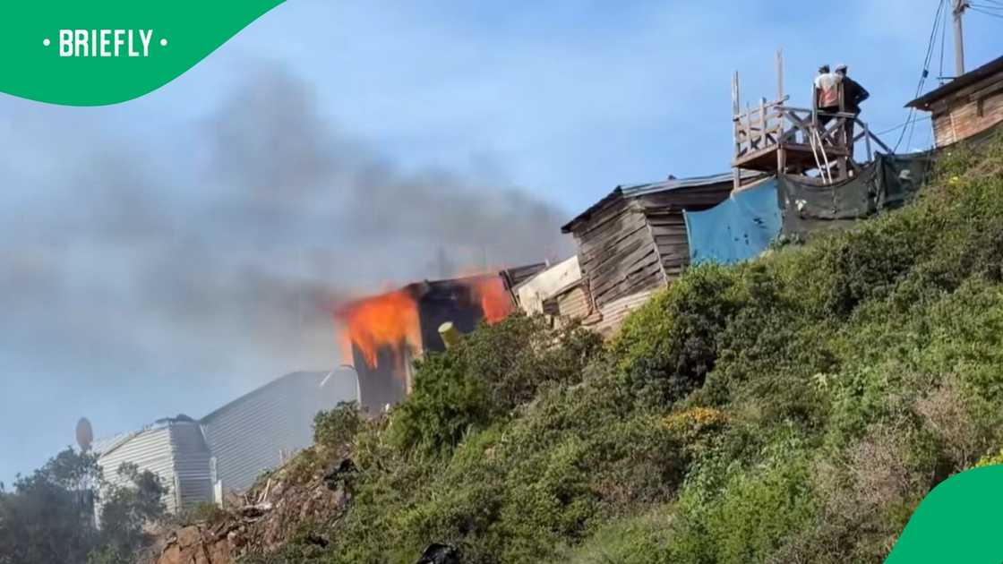Shack in Mossel Bay catches fire in video Shack in Mossel Bay catches fire in video