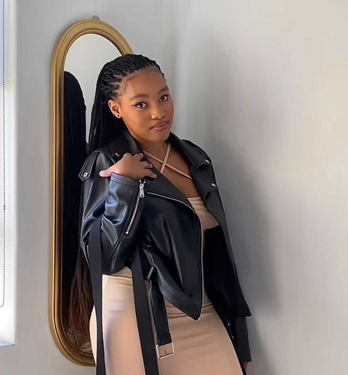 A woman impressed South Africa with Shien hair extensions. A woman impressed South Africa with Shien hair extensions.