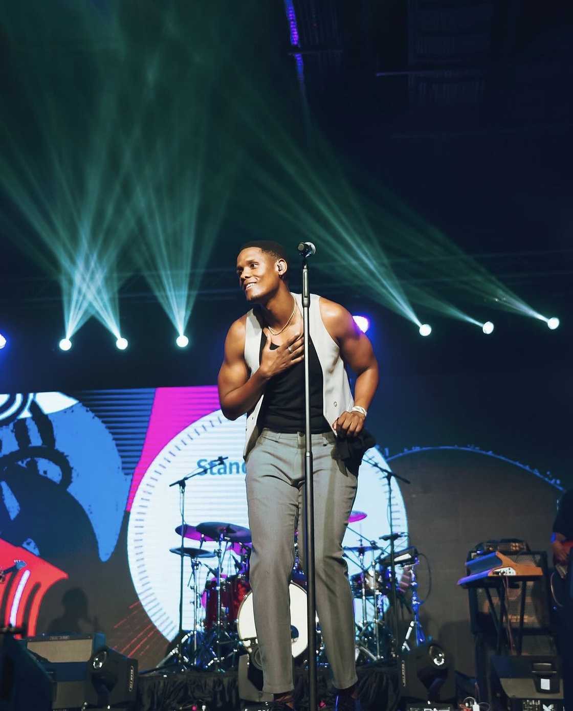 Fans reacted to Samthing Soweto's shady comment