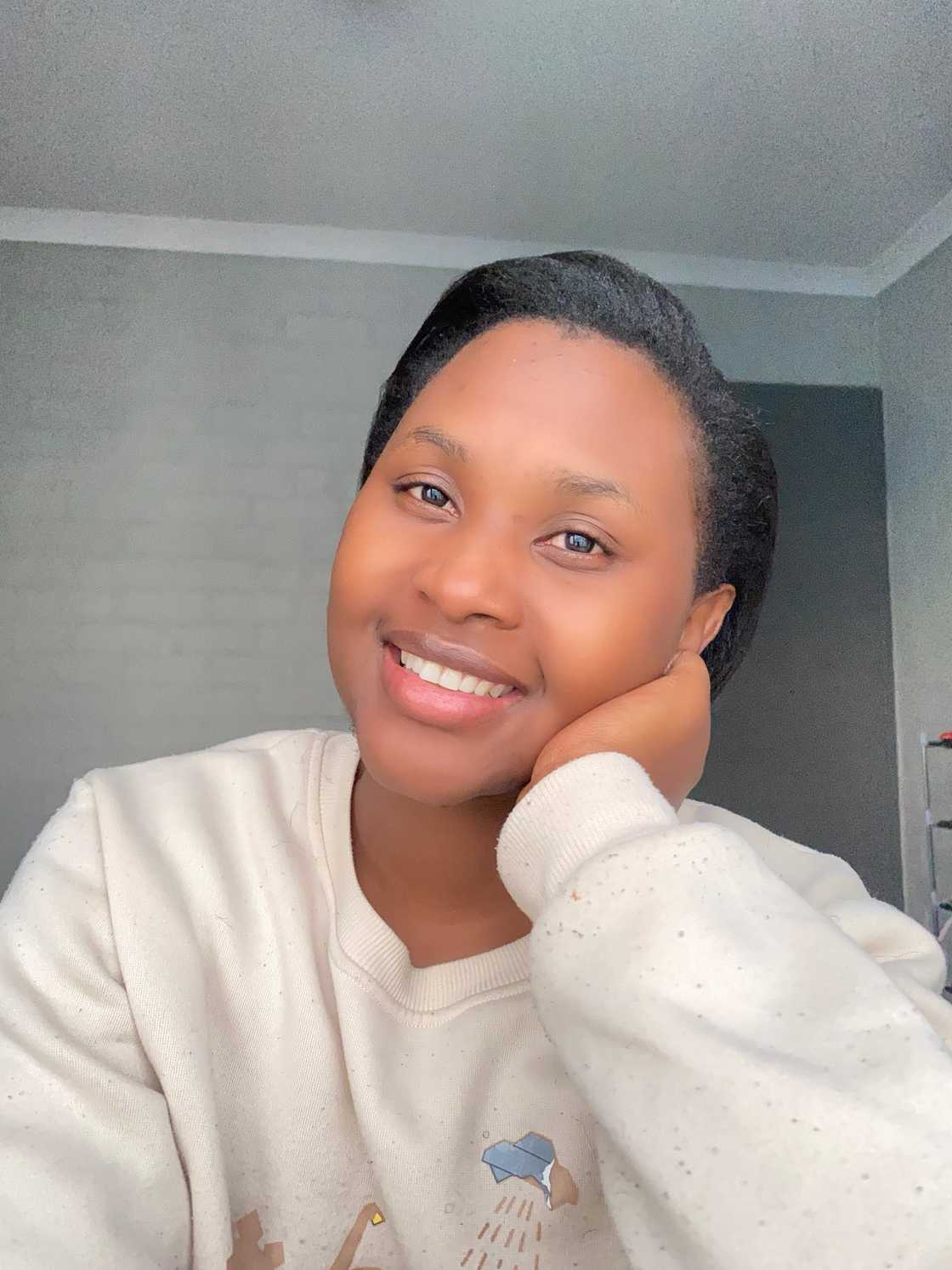 Others reminded the young lady that English was not a measure of intelligence Others reminded the young lady that English was not a measure of intelligence