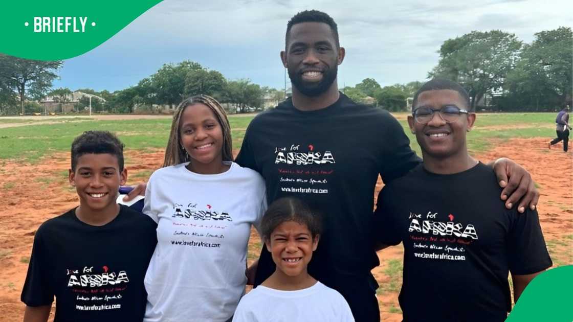 Siya Kolisi and his siblings and children in Zimbabwe.