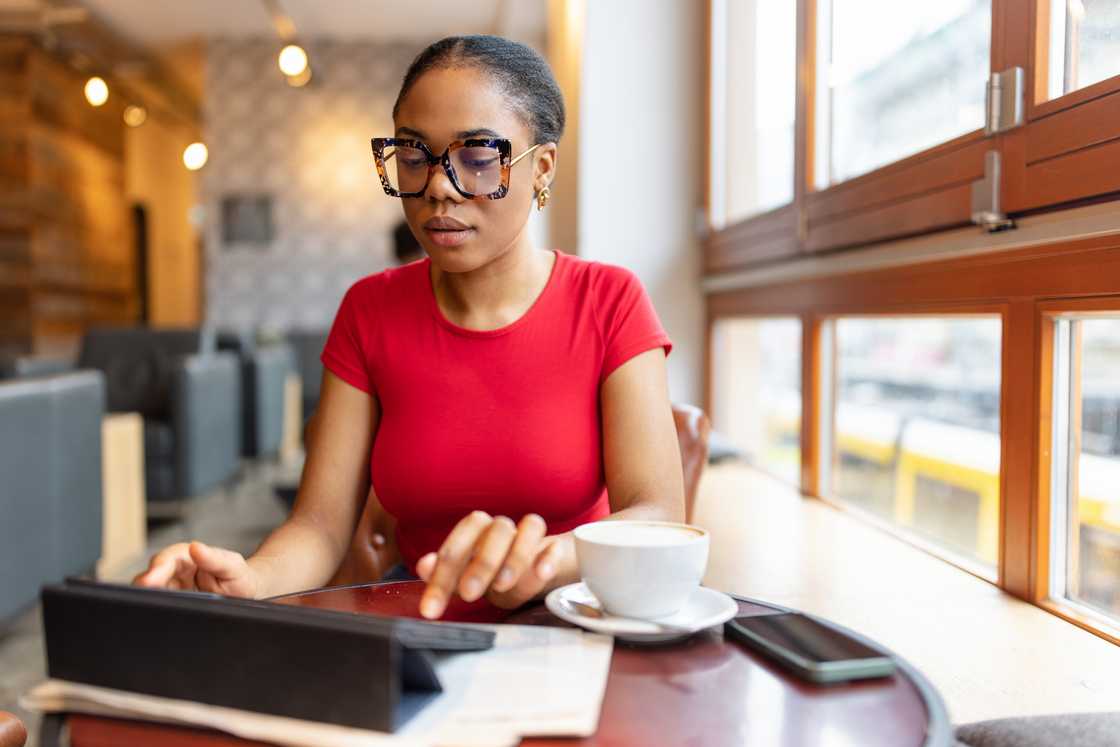 A lady is working from a cafe