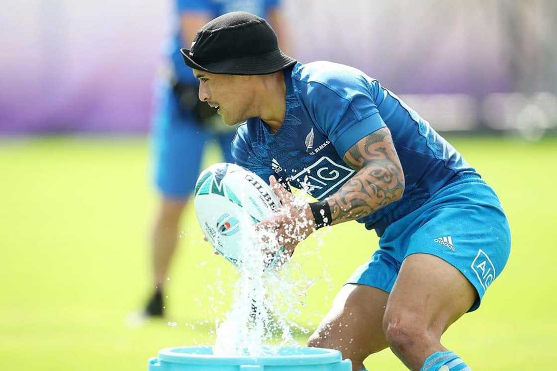 Aaron Smith biography: age, measurements, girlfriend, All Blacks, current club, stats, salary and Instagram Aaron Smith biography: age, measurements, girlfriend, All Blacks, current club, stats, salary and Instagram