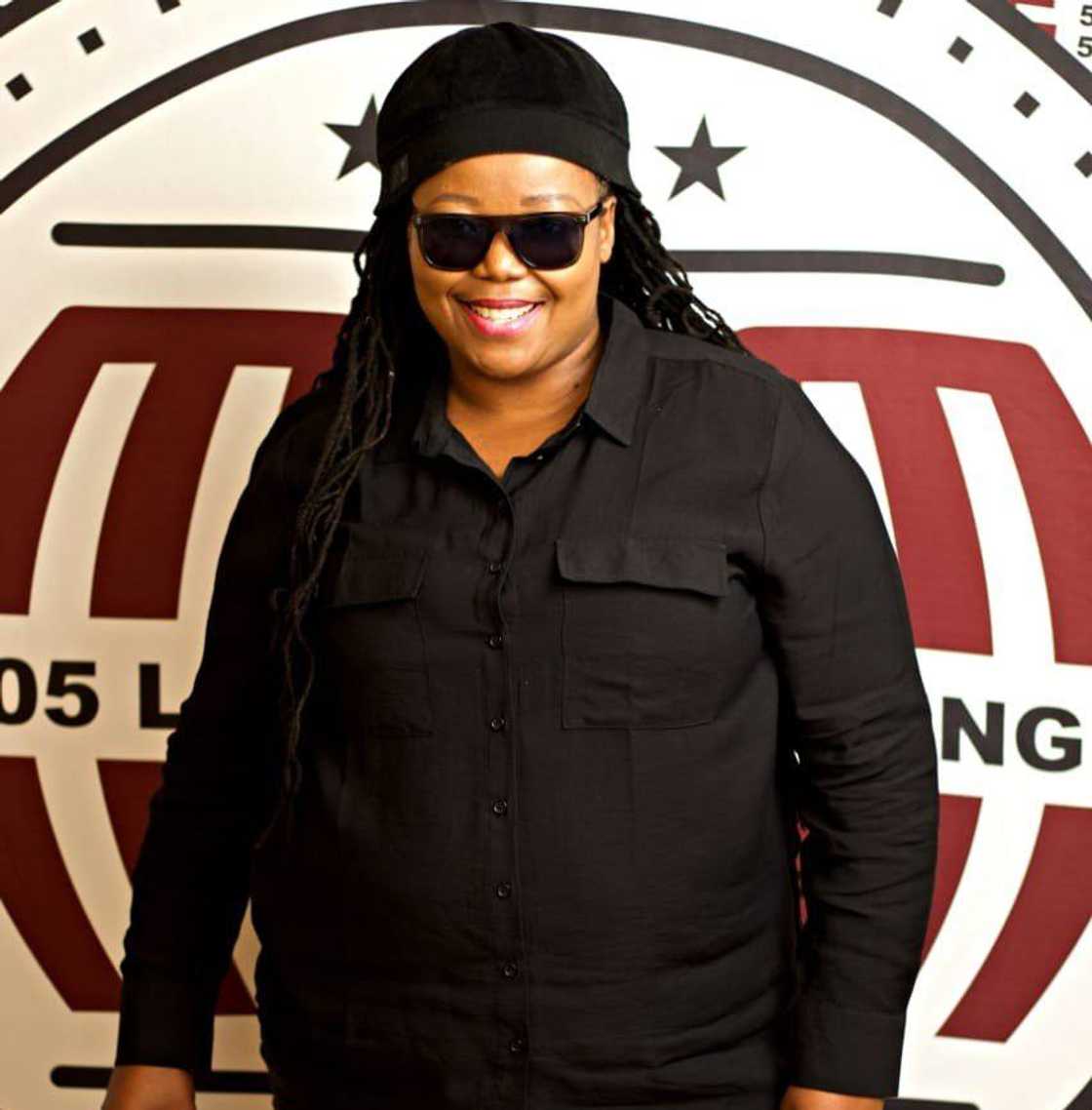 Others suggested temporal measures to keep the snake far from her Others suggested temporal measures to keep the snake far from her