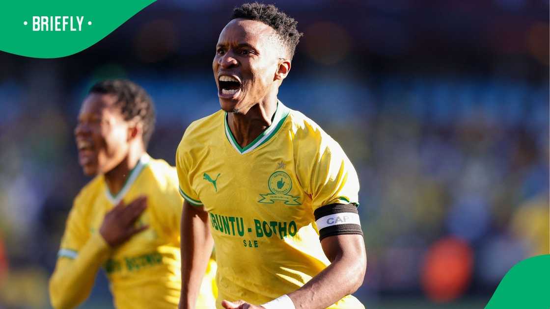 Mamelodi Sundowns midfielder Themba Zwane is reportedly a target for the Soweto giants, Kaizer Chiefs