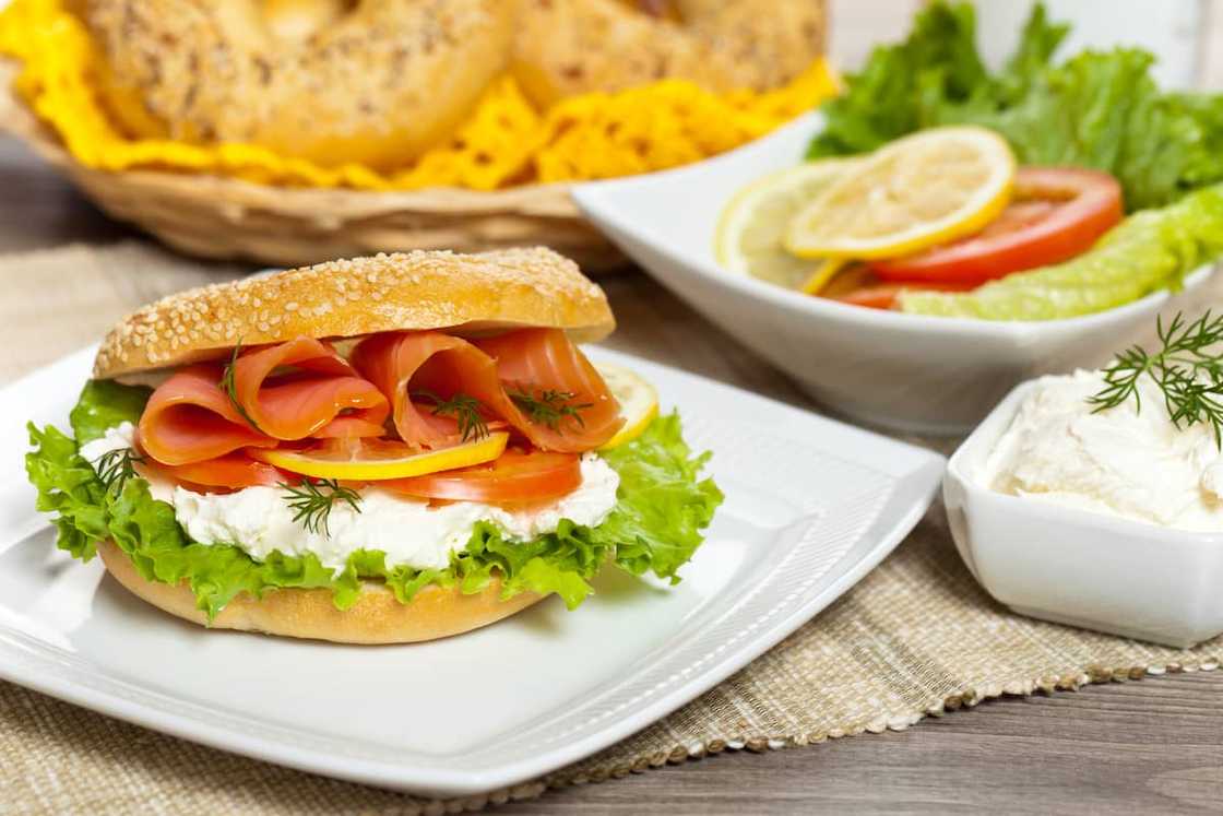 Smoked salmon bagel plattter Smoked salmon bagel plattter