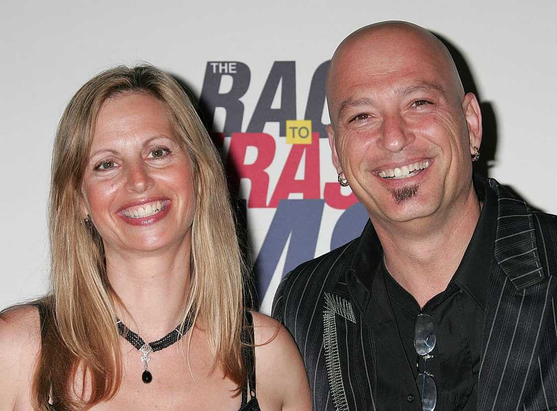 Howie Mandel's wife's age