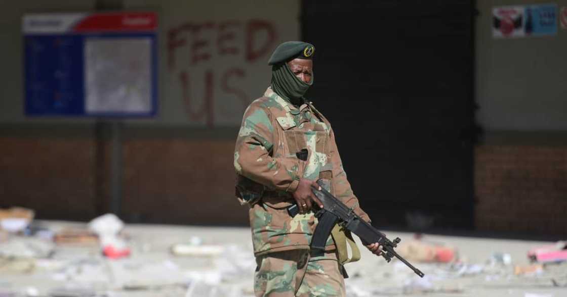 SANDF, 25 000 Soldiers Deployed, KwaZulu-Natal, Gauteng, Riots, Protests, Looting SANDF, 25 000 Soldiers Deployed, KwaZulu-Natal, Gauteng, Riots, Protests, Looting