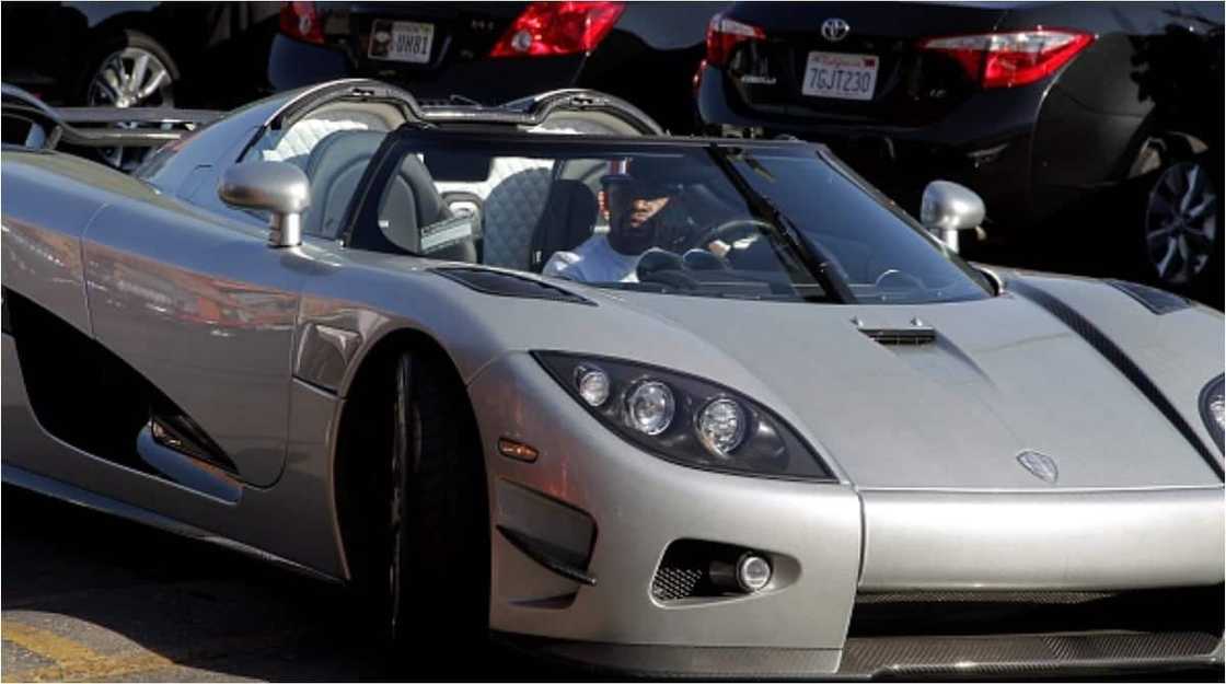 Money man! Mayweather shows off car garage which has $6.4m Rolls Royce collection, $300k Benz and $200k Ferrari (photos) Money man! Mayweather shows off car garage which has $6.4m Rolls Royce collection, $300k Benz and $200k Ferrari (photos)