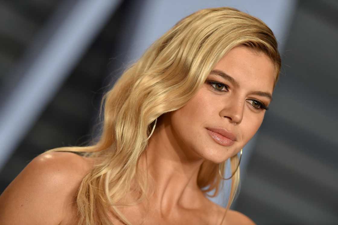 Model Kelly Rohrbach at the 2018 Vanity Fair Oscar Party at Wallis Annenberg Center for the Performing Arts