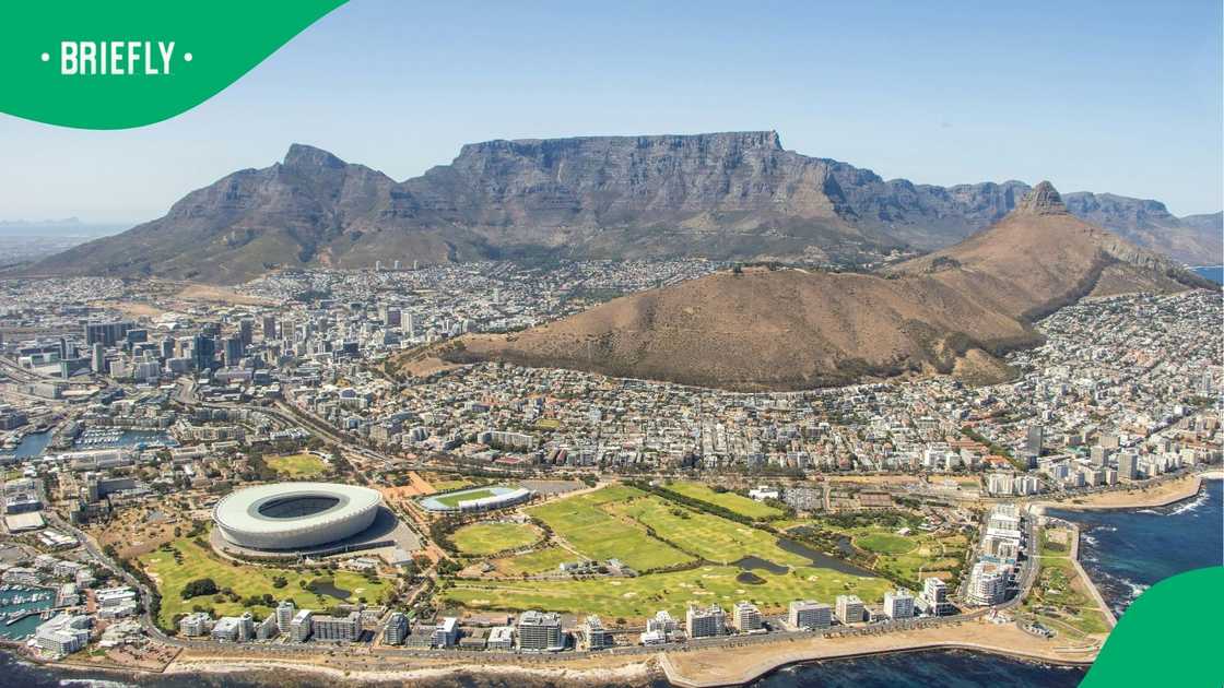 An overview of Cape Town. An overview of Cape Town.