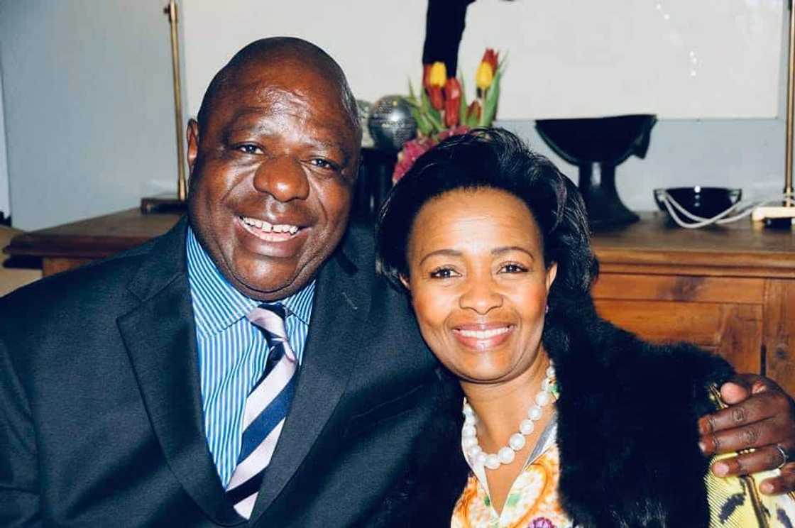 Mbhazima Shilowa Mbhazima Shilowa