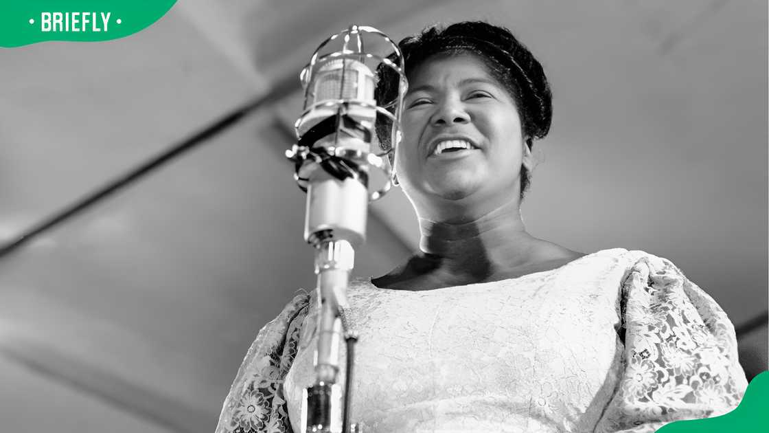 Mahalia Jackson on stage Mahalia Jackson on stage