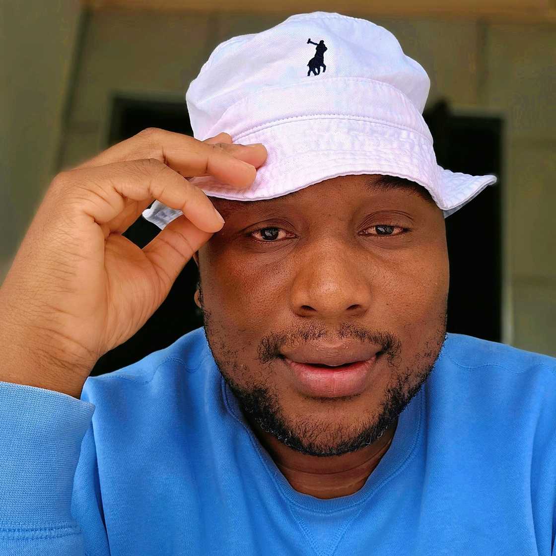 Social media users thanked a female truck driver for motivating them to get their licenses Social media users thanked a female truck driver for motivating them to get their licenses