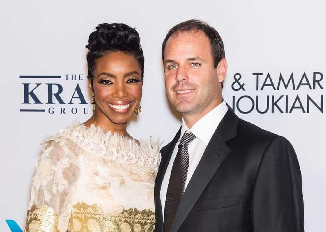How old is the singer Heather Headley? How old is the singer Heather Headley?
