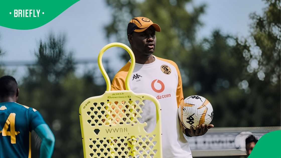 Cedric Kaze, Kaizer Chiefs, Mamelodi Sundowns. Cedric Kaze, Kaizer Chiefs, Mamelodi Sundowns.