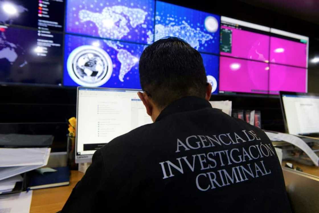 Agents from Mexico's Criminal Investigation Agency monitor people smugglers' social media accounts Agents from Mexico's Criminal Investigation Agency monitor people smugglers' social media accounts