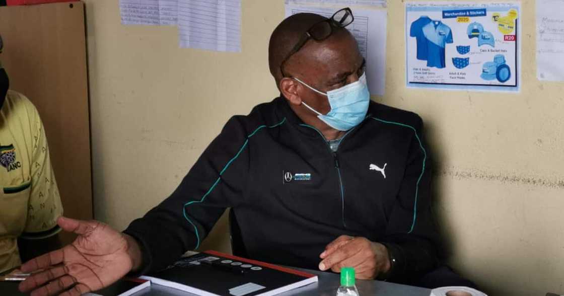 Ace Magashule Attacks Punching Bag, SA Reacts: "He's Not Ready to Sleep" Ace Magashule Attacks Punching Bag, SA Reacts: "He's Not Ready to Sleep"