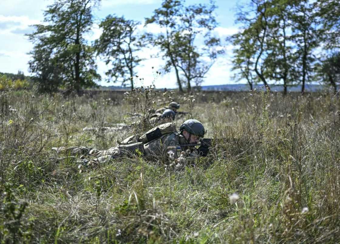The Ukrainian army had 170,000 troops on active duty and 100,000 reservists at the start of the war The Ukrainian army had 170,000 troops on active duty and 100,000 reservists at the start of the war