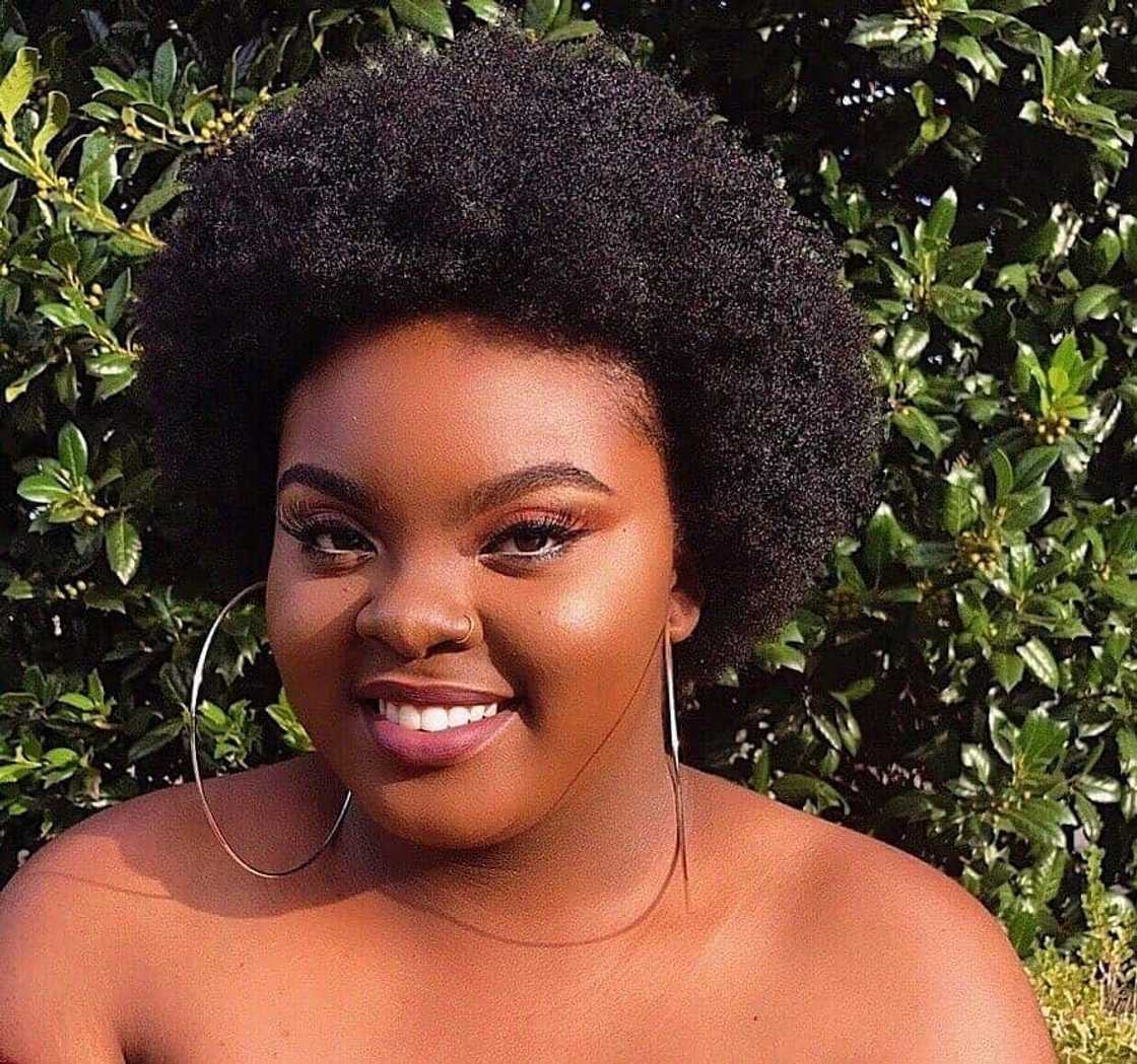 25 Cute short curly hairstyles for black women to try in 2020