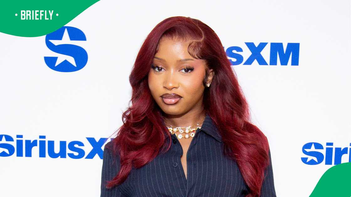 Netizens reacted to Uncle Waffles' moment with a fan Netizens reacted to Uncle Waffles' moment with a fan