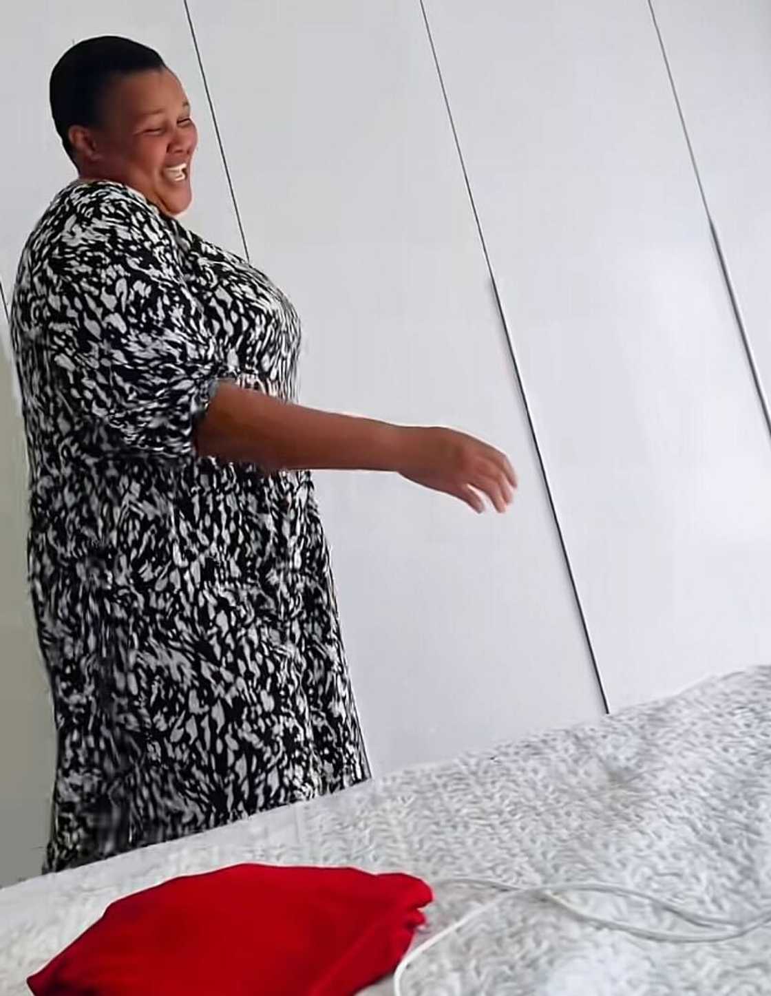 Her end-of-year bonus brought immense joy to the domestic worker. Her end-of-year bonus brought immense joy to the domestic worker.