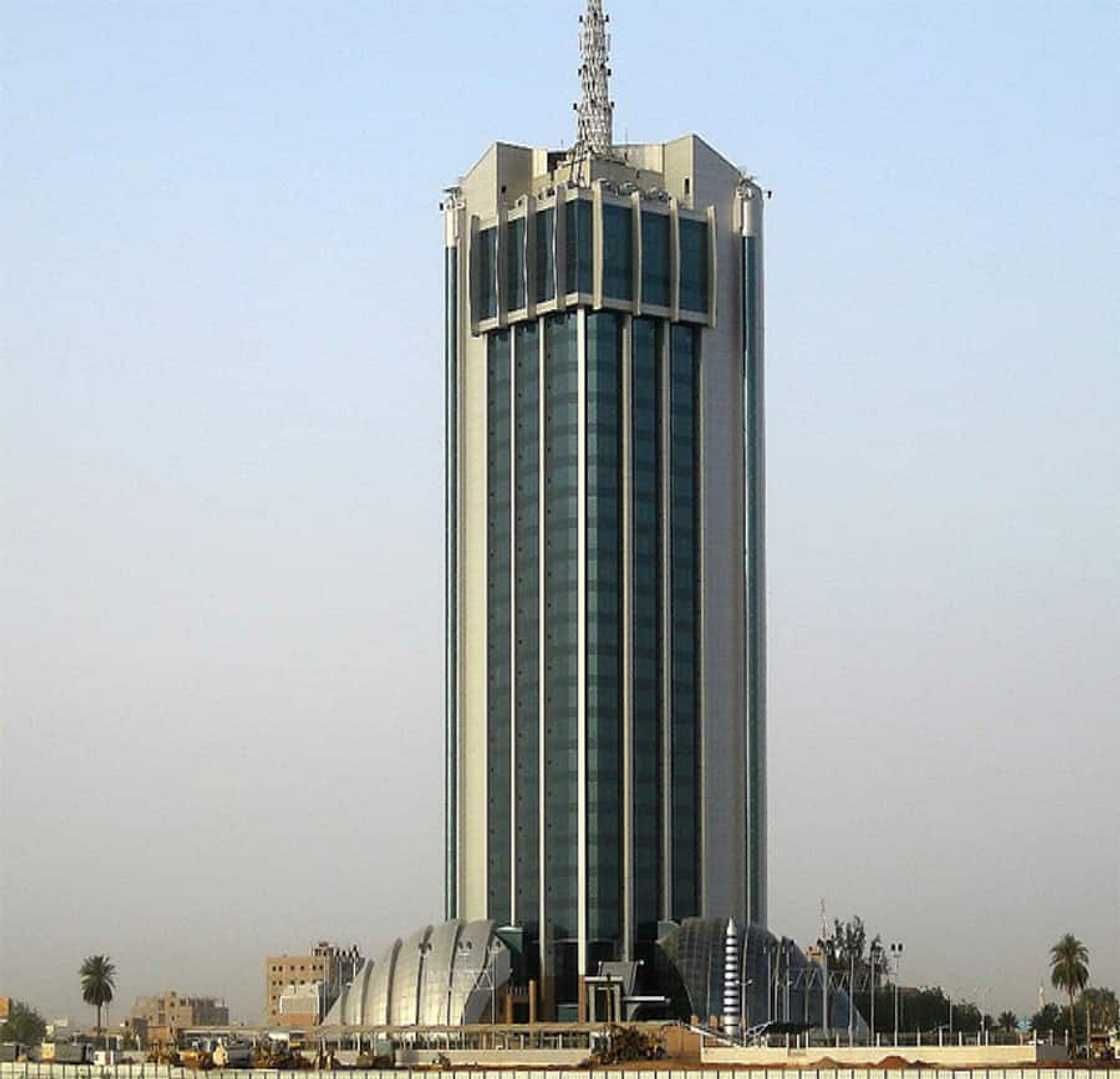 How many floors does the tallest building in kenya have?