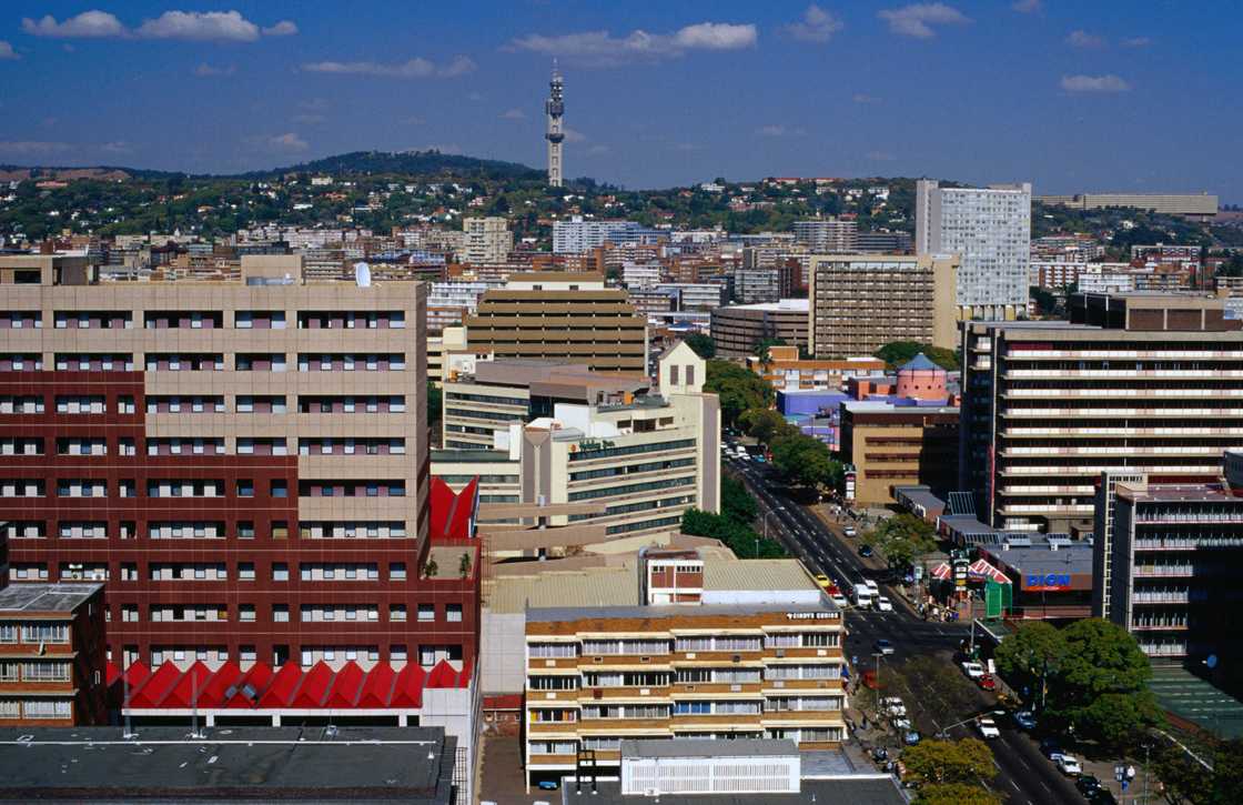 African construction workers confronted by angry Afrikaner