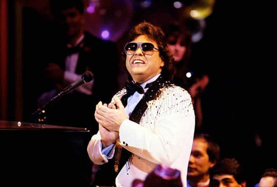 Ronnie Milsap performing at Superstar Duets Ronnie Milsap performing at Superstar Duets