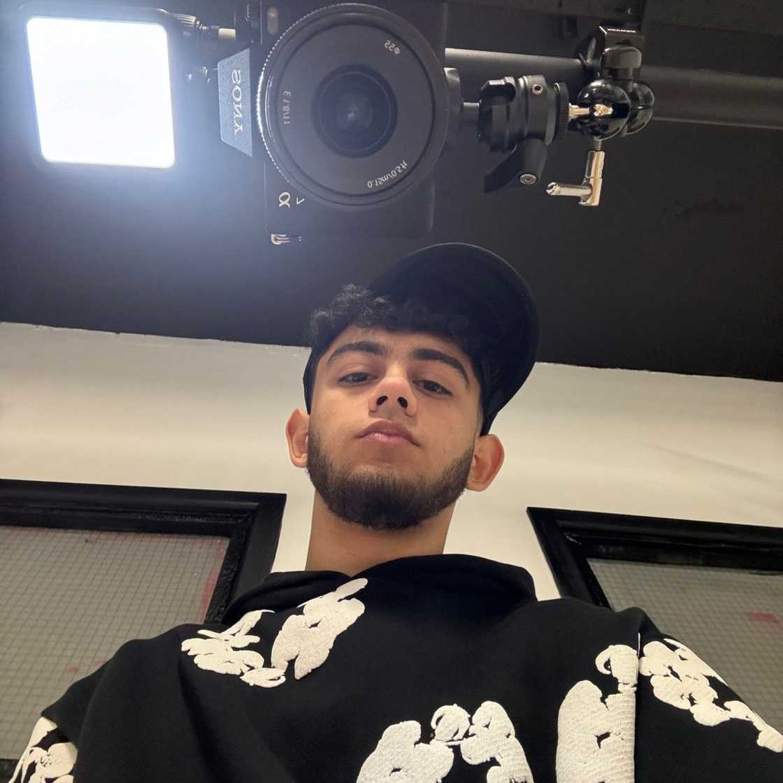 Social media users asked a man what he did for a living after seeing that he spent millions renting a place for 7 days Social media users asked a man what he did for a living after seeing that he spent millions renting a place for 7 days