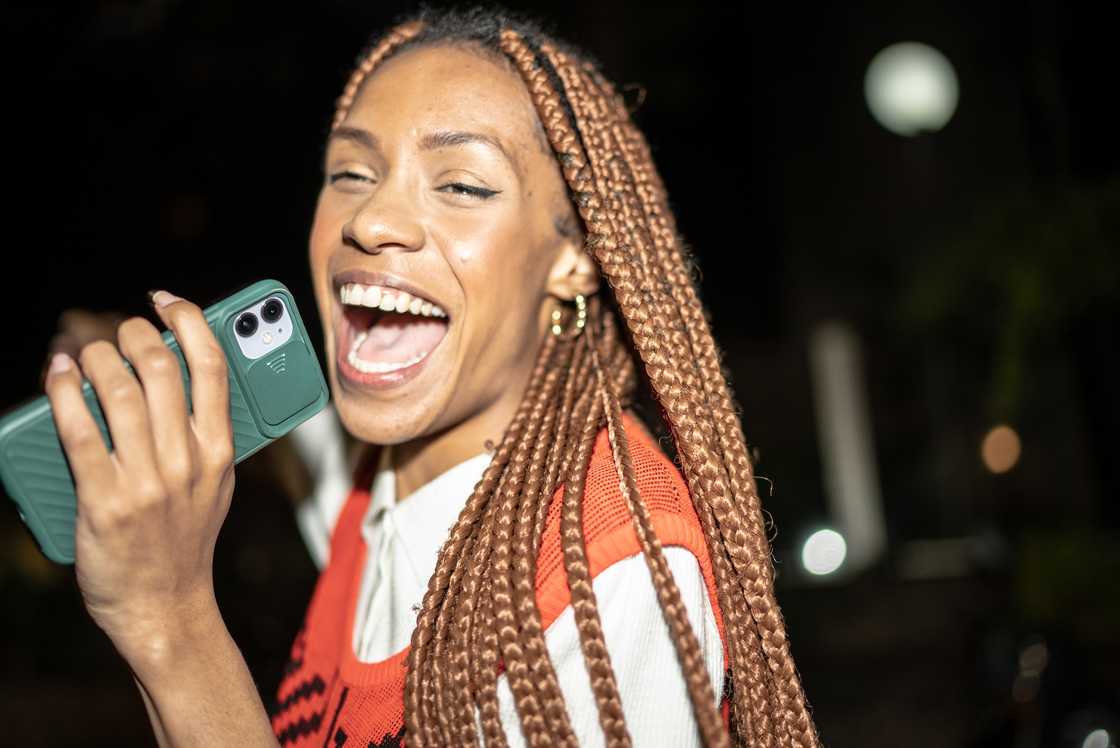 A drunk lady at a party