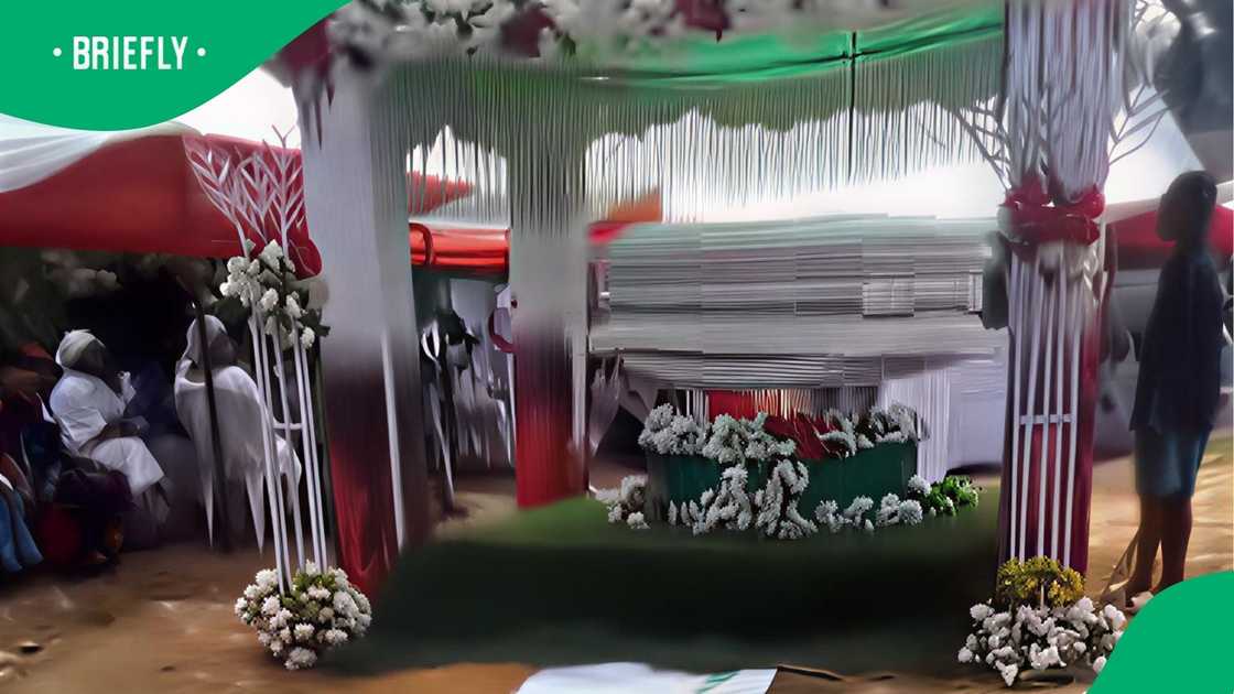 Coffin spins at funeral