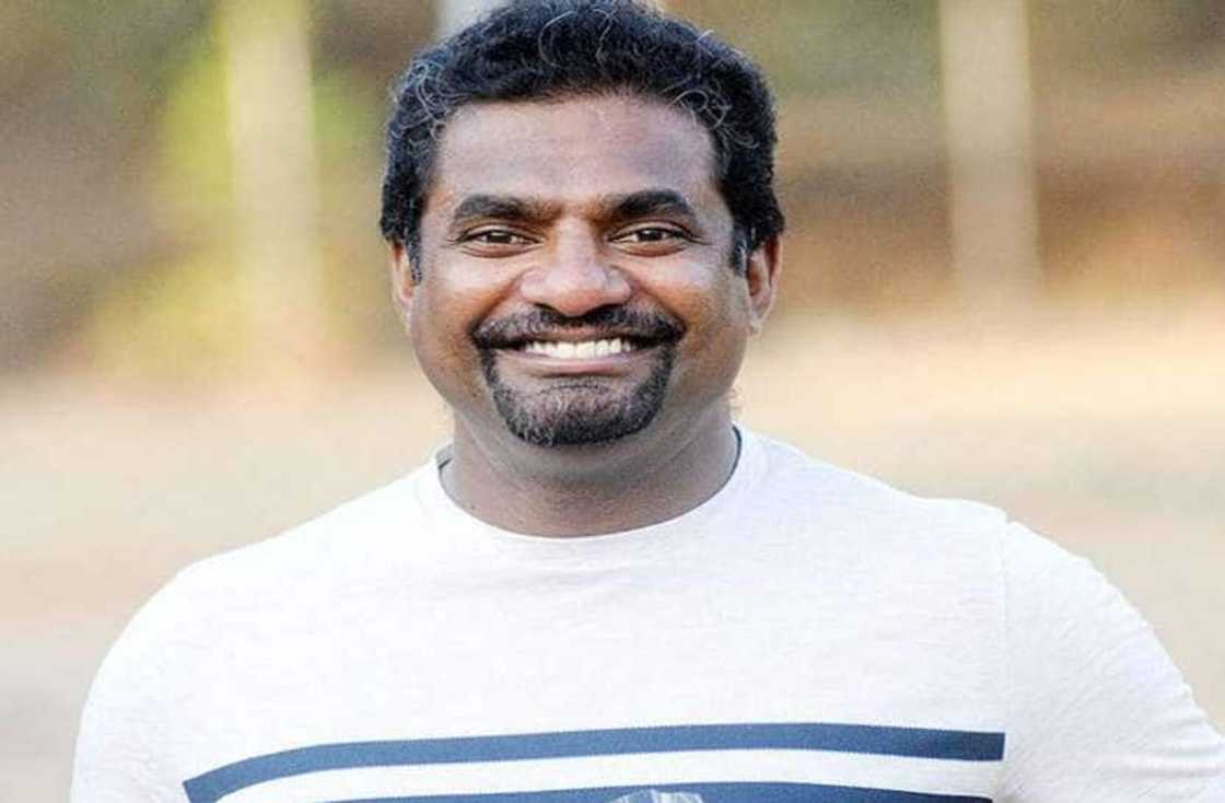 Is Muttiah Muralitharan a wrist spinner?