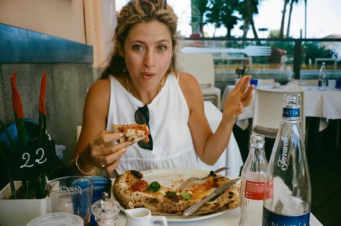 Rachel DeLoache Williams Rachel DeLoache Williams