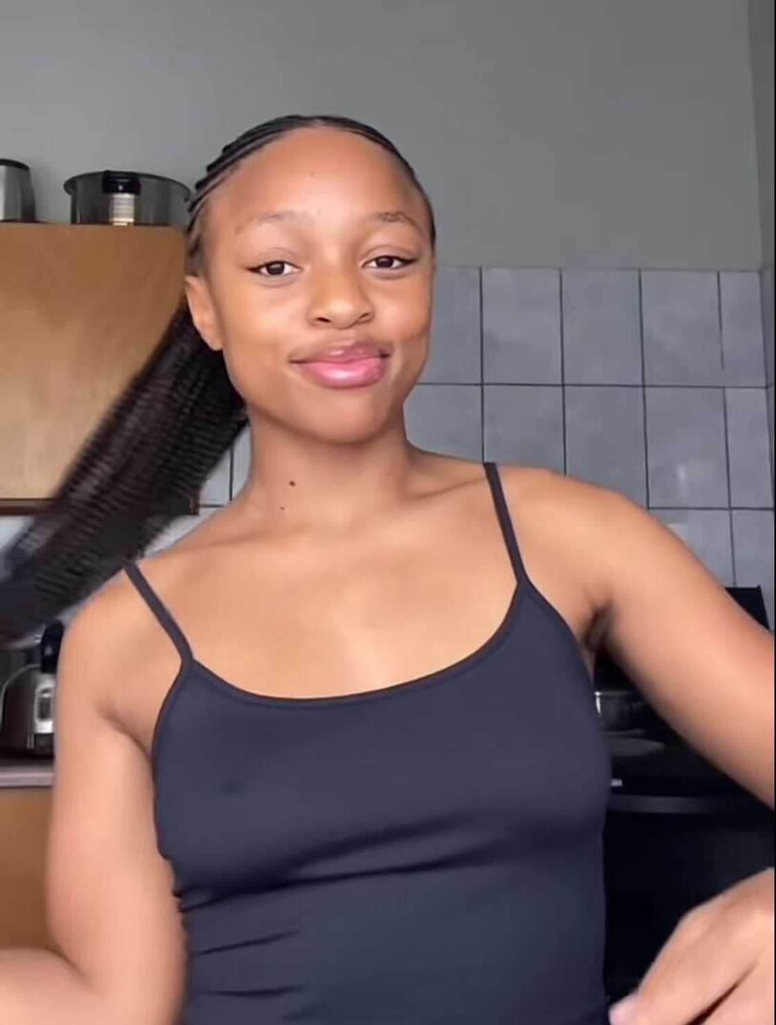 A South African lady flexed her belly fat loss in a TikTok video.