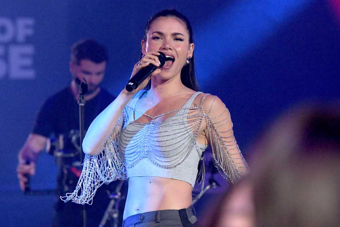 Sinéad Harnett embraced South African traditions