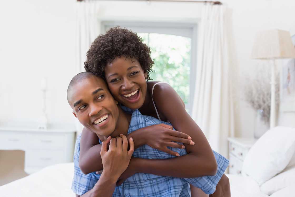 Mzansi spoke one young woman's gesture of showing her man respect Mzansi spoke one young woman's gesture of showing her man respect