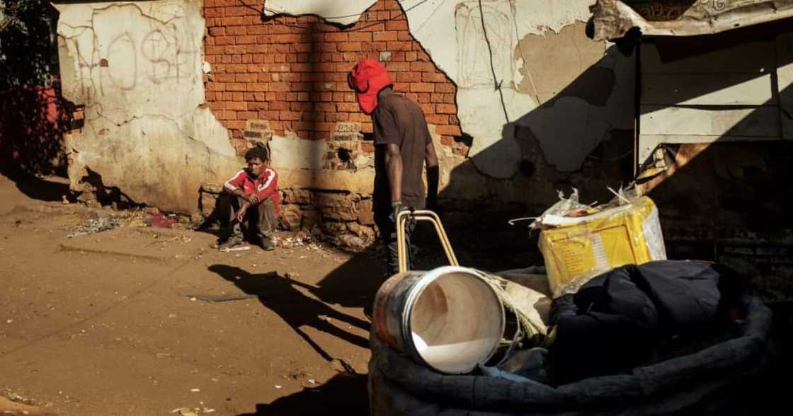 Deplorable, Poor, Squalor, Living conditions, Hostels, Ekurhuleni, Katlehong, Vosloorus, Inkatha Freedom Party, IFP, Democratic Alliance, DA, Political parties, MMC, City of Johannesburg, City of Ekurhuleni