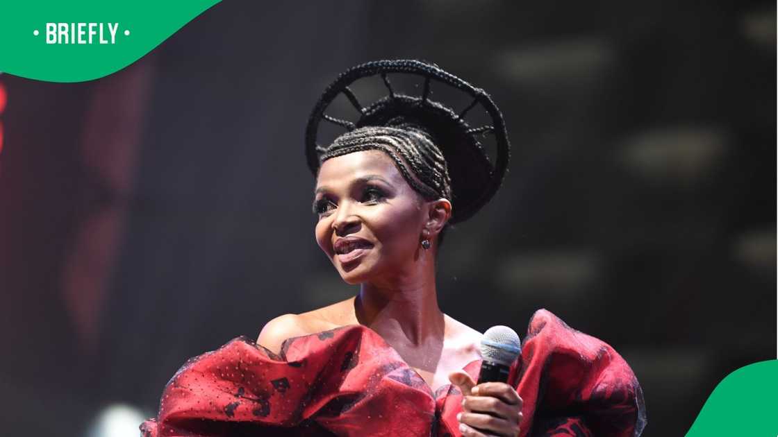 Simphiwe Dana addresses critics over Nomzamo Mbatha post